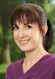Portrait Tamara Hartung · Zahnmedizinische Fachangestellte, OP-Assistenz, Qualitätsmanagement, Abrechnung, Praxismanagement; im Team seit 2010