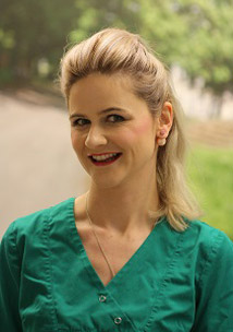 Portrait Dr. Christine Berger · Fachzahnärztin für Oralchirurgie